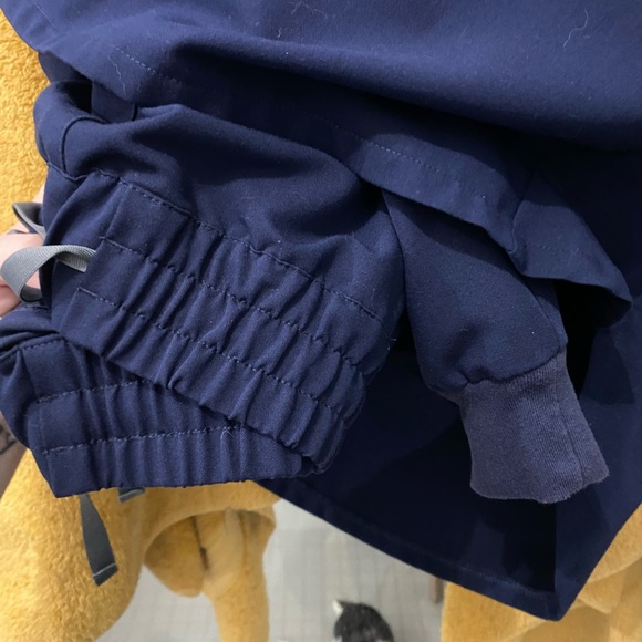 Figs Women's Navy XS Montex Top/S Zamora Scrub Pants Set - Picture 5 of 5